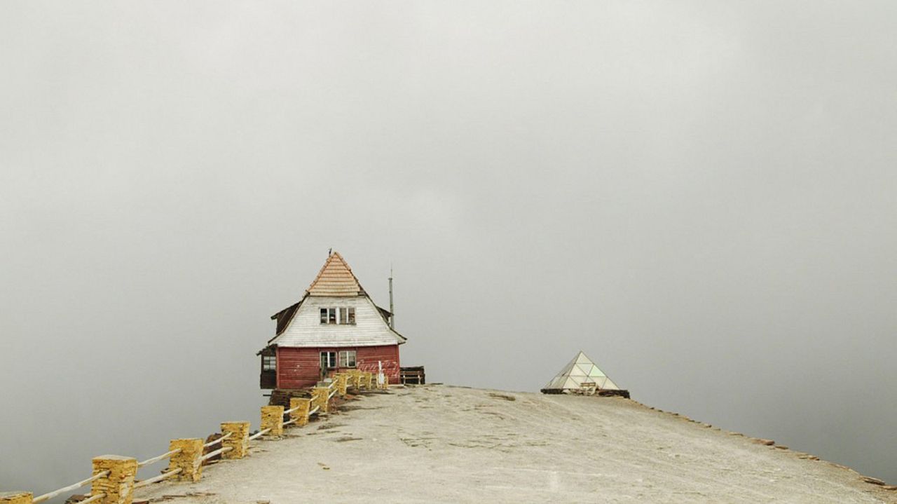 Samuel in the Clouds : Foto