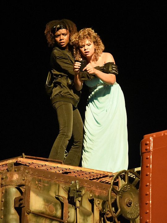 Deidra y Laney asaltan un tren : Cartel