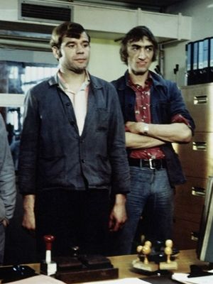 Ocho horas no hacen un día  : Cartel