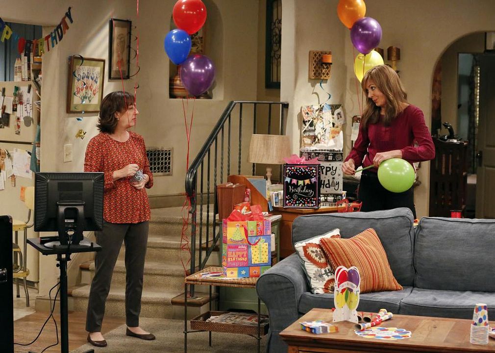 Mom : Foto Allison Janney, Beth Hall