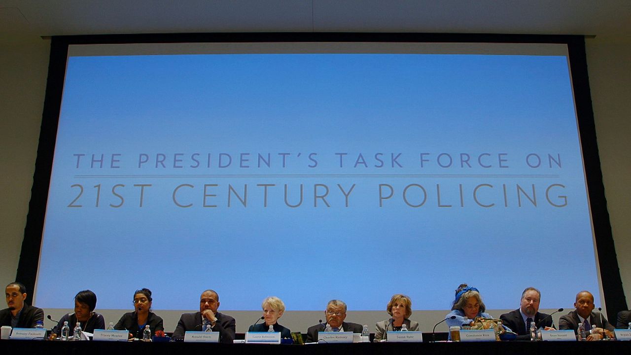 Do Not Resist : Foto