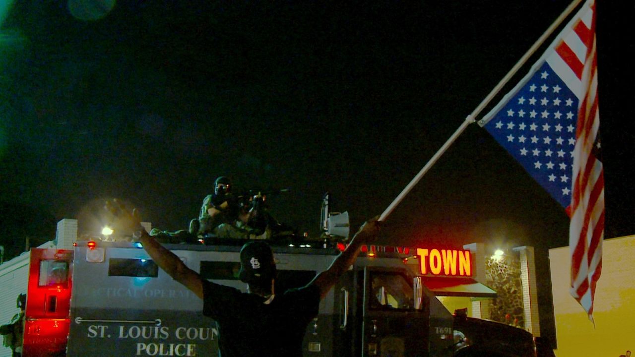 Do Not Resist : Foto