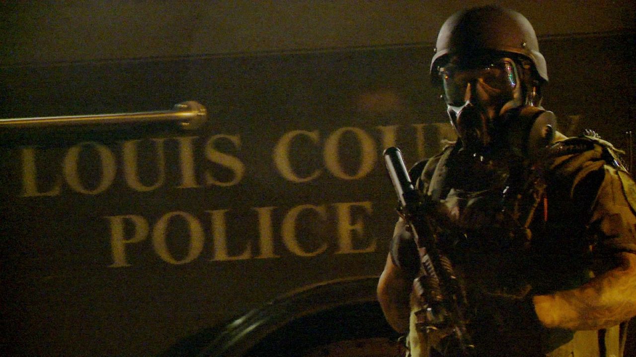 Do Not Resist : Foto