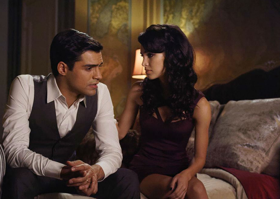 Incorporated : Foto Denyse Tontz, Sean Teale