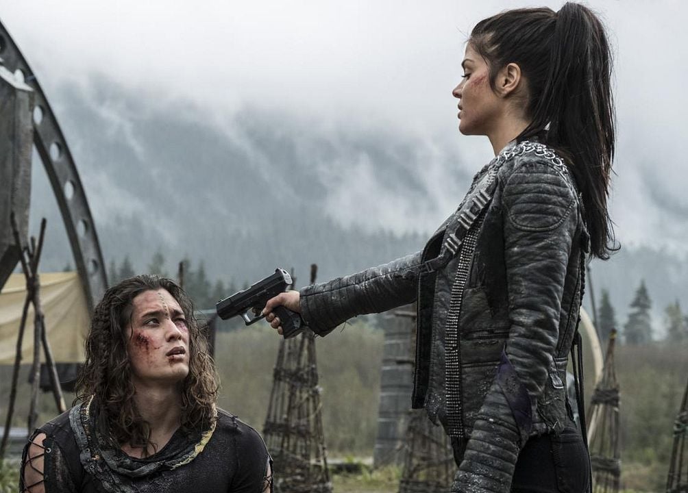 Los 100 : Cartel Chai Romruen, Marie Avgeropoulos