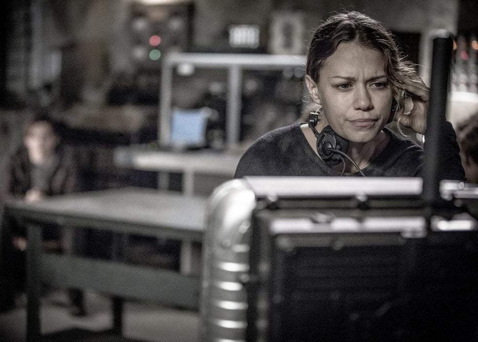 Colony : Foto Bethany Joy Lenz