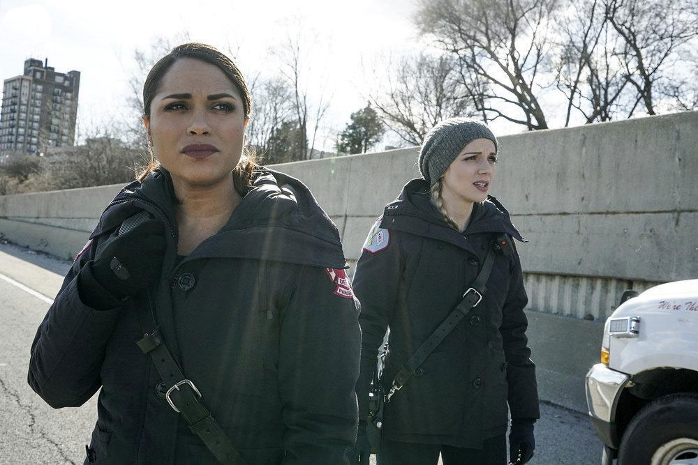 Chicago Fire : Foto Monica Raymund, Kara Killmer