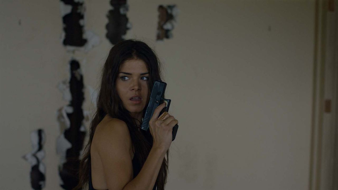 Aislados : Foto Marie Avgeropoulos