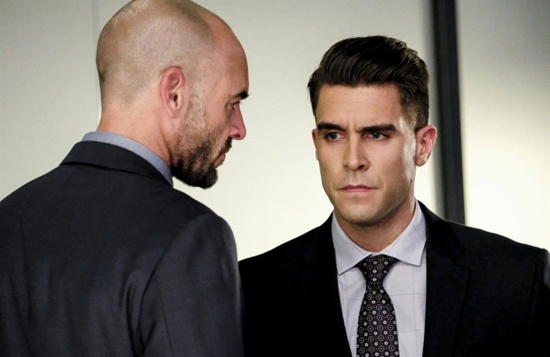 Arrow : Foto Paul Blackthorne, Josh Segarra