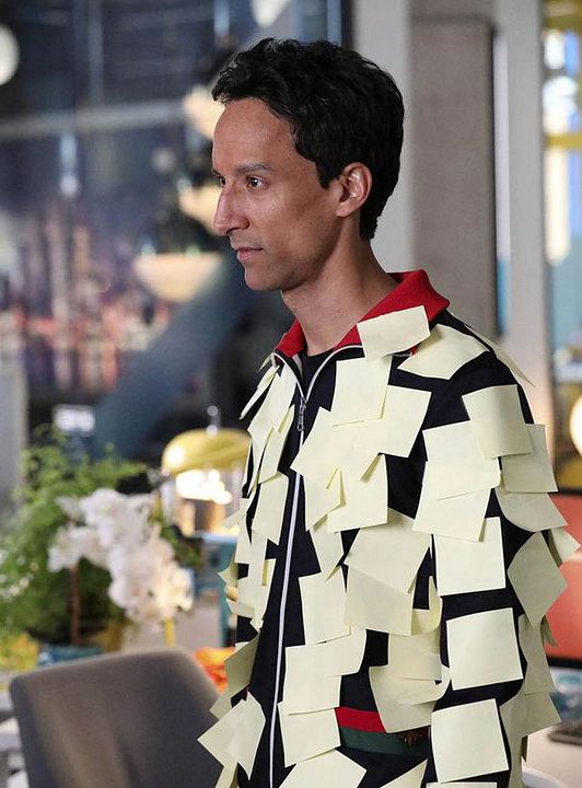 Powerless : Foto Danny Pudi