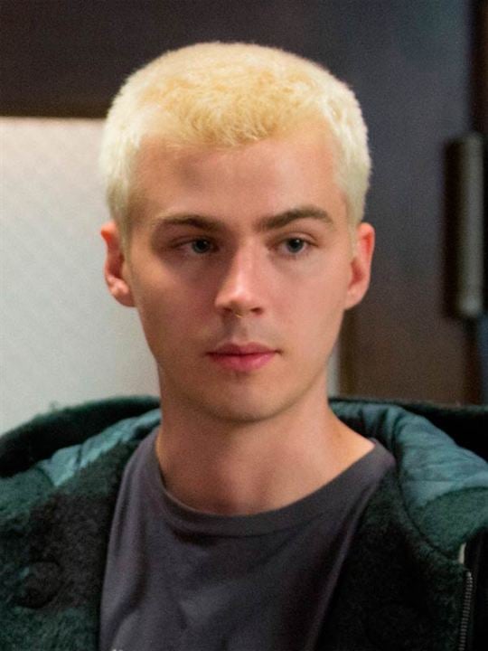 Cartel Miles Heizer