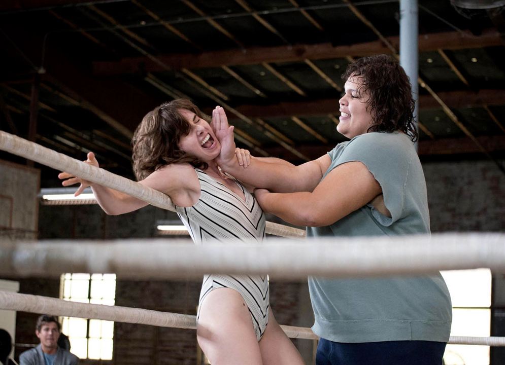 GLOW : Foto Britney Young, Chris Lowell, Alison Brie