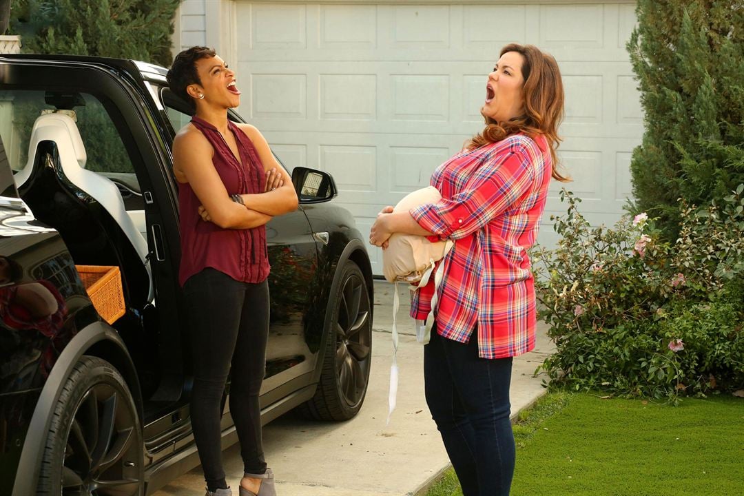 American Housewife (2016) : Foto Katy Mixon, Carly Hughes