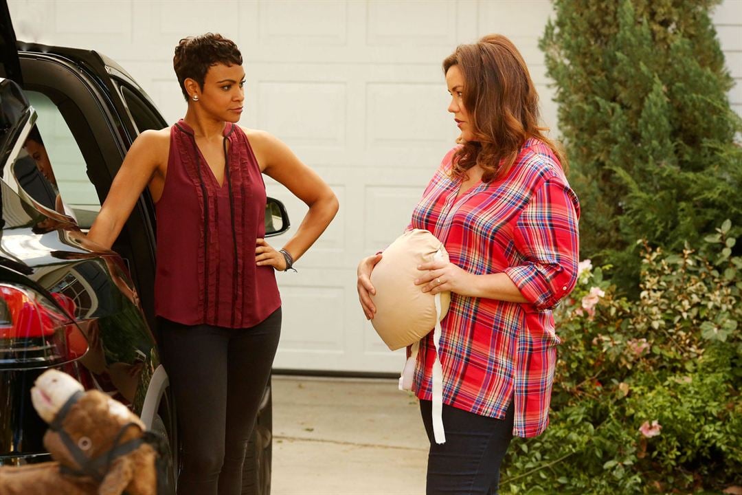 American Housewife (2016) : Foto Katy Mixon, Carly Hughes