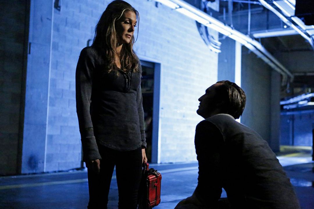 Los 100 : Foto Paige Turco, Richard Harmon