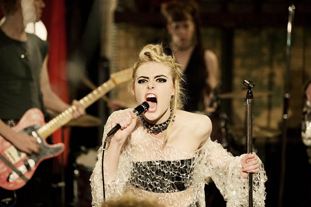 How To Talk To Girls At Parties : Foto