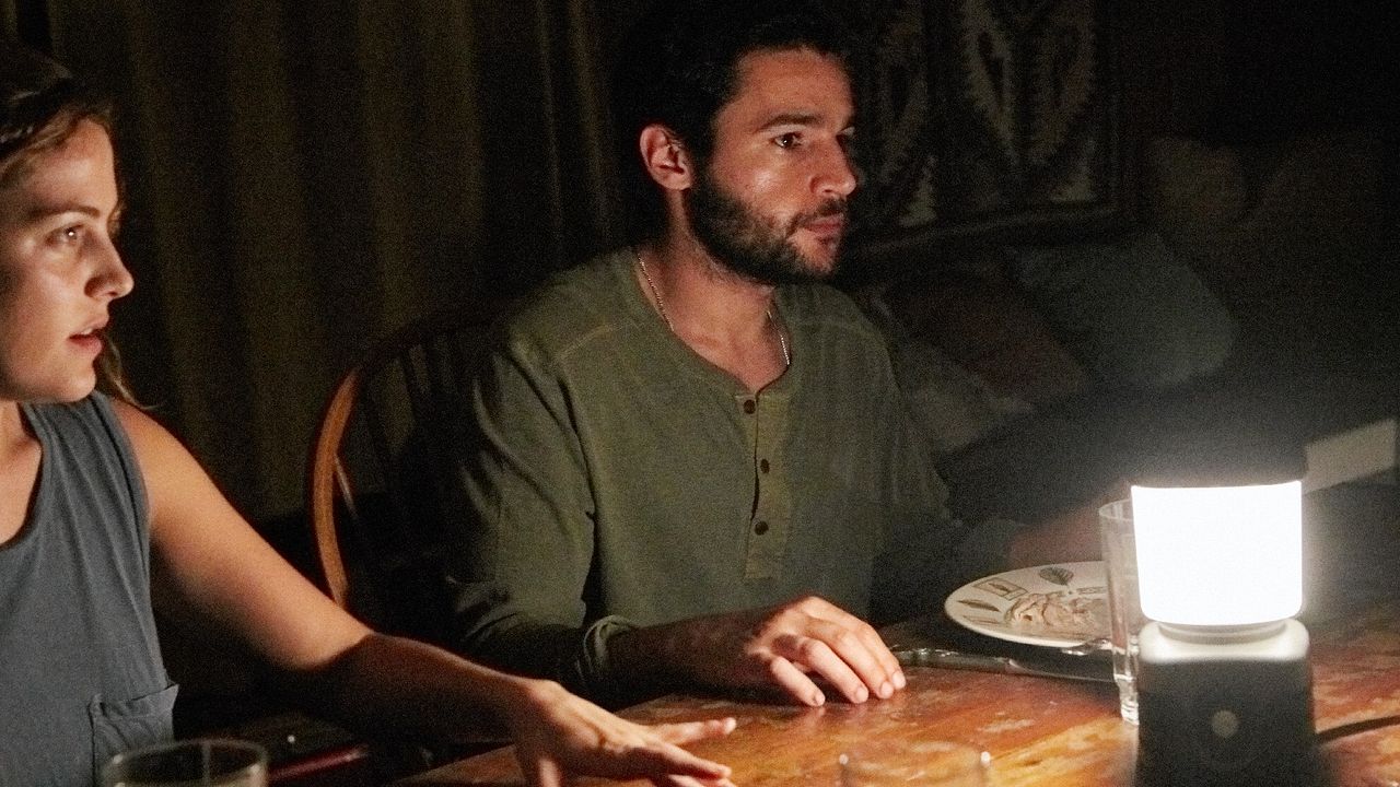 Llega de noche : Foto