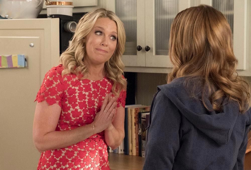 Playing House : Foto Jessica St. Clair