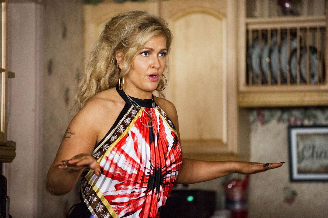 Claws : Foto Jenn Lyon