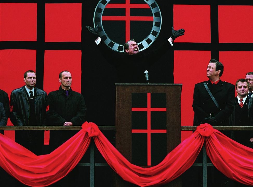V de Vendetta : Foto John Hurt, James McTeigue