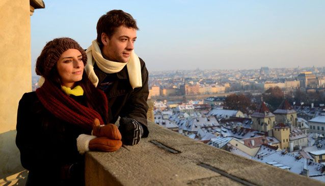 Milagro en Praga : Foto Pavel Kríz, Aislinn Derbez