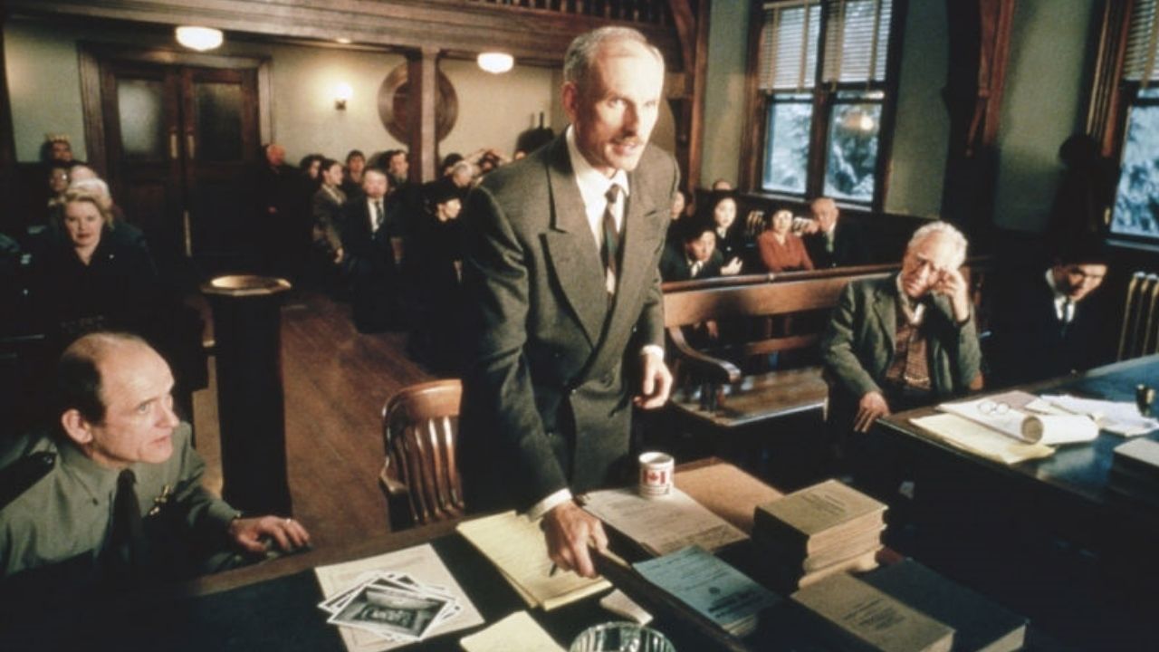 Mientras nieva sobre los cedros : Foto