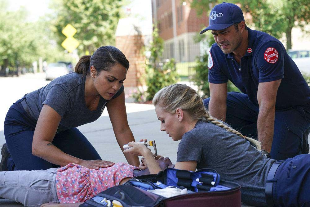 Chicago Fire : Foto Monica Raymund, Kara Killmer, Taylor Kinney