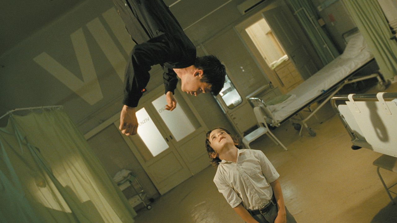 Jupiter's Moon : Foto Zsombor Jéger, Zsolt Nagy