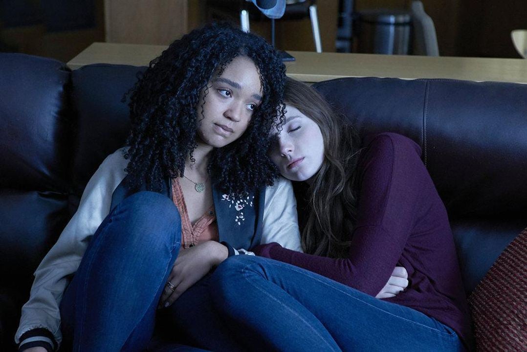 Channel Zero : Foto Amy Forsyth, Aisha Dee