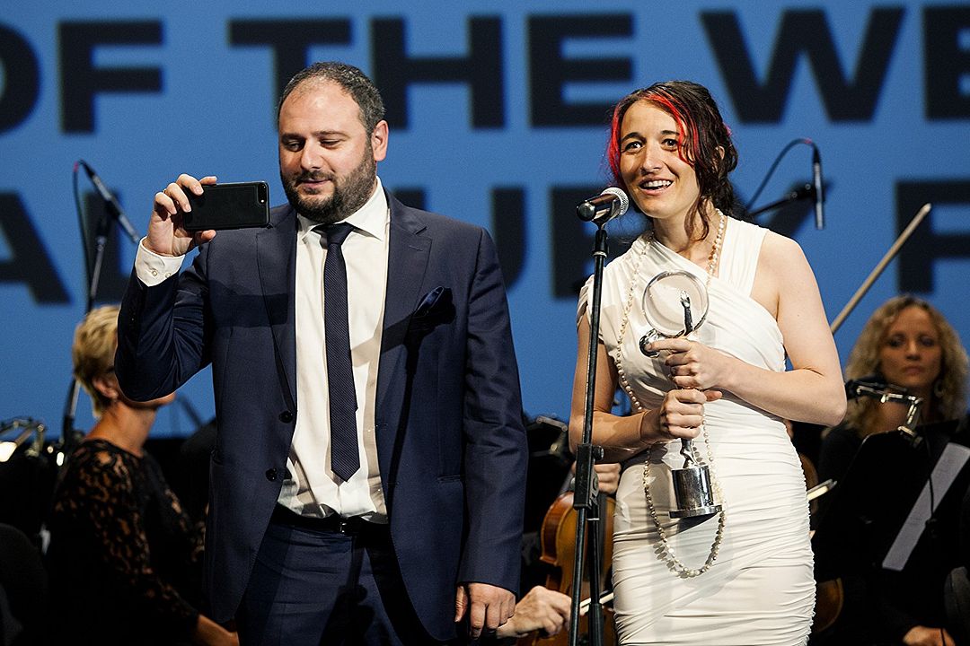 Dede : Couverture magazine