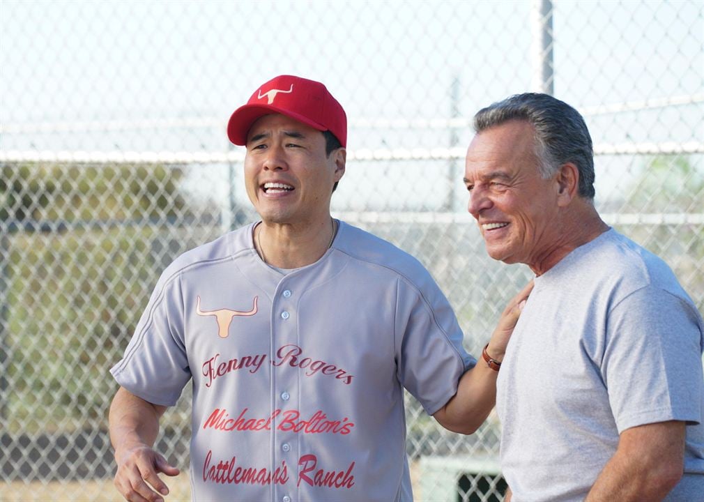 Recién llegados : Foto Ray Wise, Randall Park