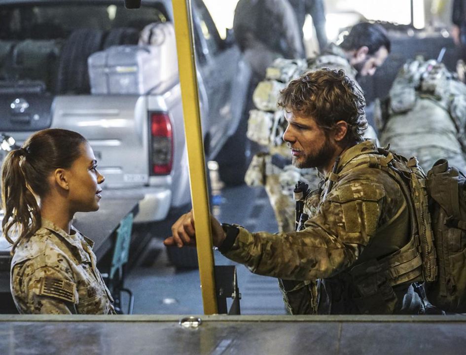 SEAL Team : Foto Toni Trucks, Max Thieriot