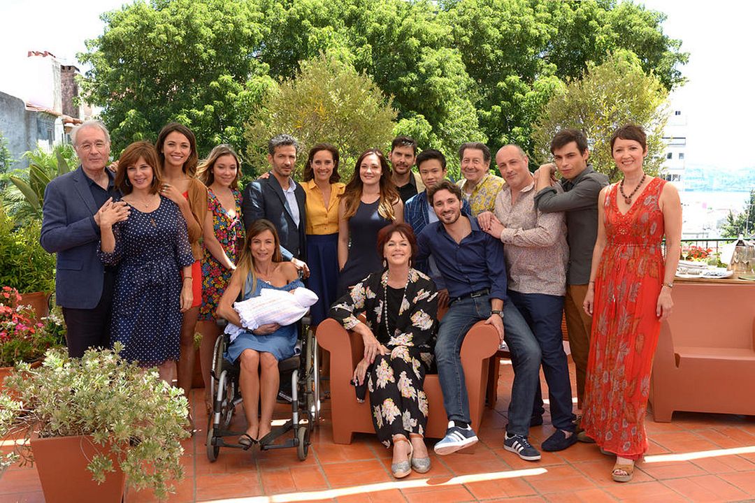 Foto Jennifer Lauret, Julie de Bona, Kamel Belghazi, Cécile Caillaud, Laura Salvatore, Sofia Sá da Bandeira, Bernard Le Coq, Fanny Krich, Jean-Francois Garreaud, Anny Duperey, Martin Jobert, Alexandre Thibault