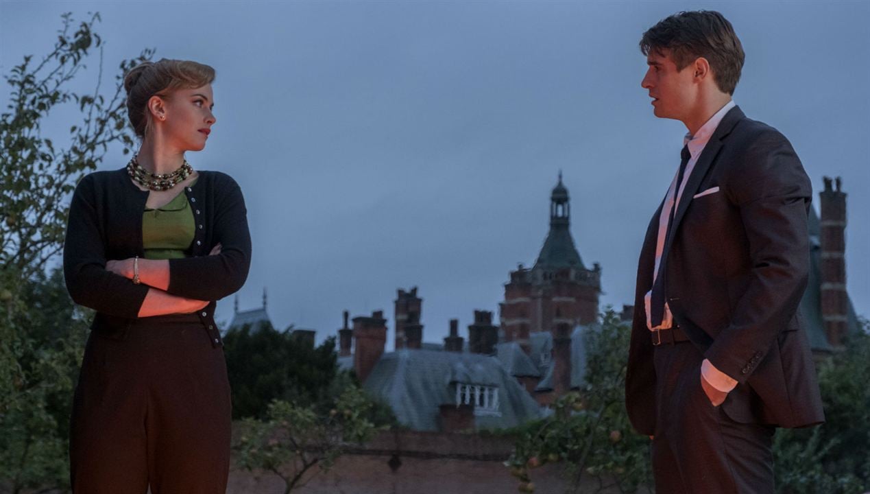 La casa torcida : Foto Max Irons, Stefanie Martini