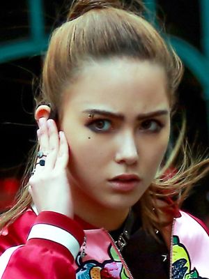 Cartel Hannah Quinlivan