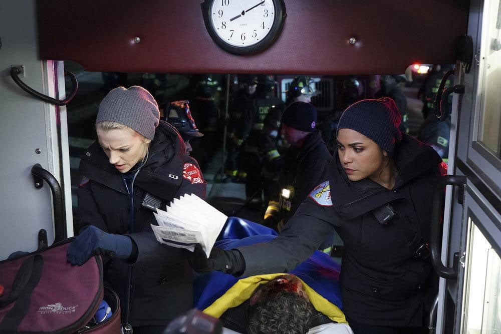 Chicago Fire : Foto Kara Killmer, Monica Raymund