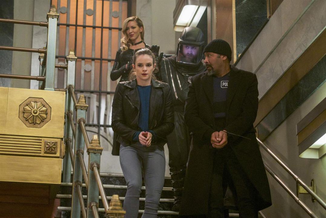 The Flash : Foto Katie Cassidy, Jesse L. Martin, Danielle Panabaker