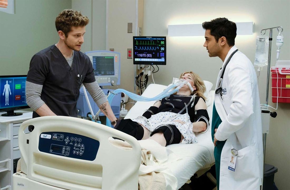 The Resident : Foto Kathleen Wilhoite, Matt Czuchry, Manish Dayal