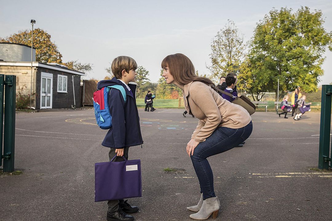 Humans : Foto Billy Jenkins, Ruth Bradley