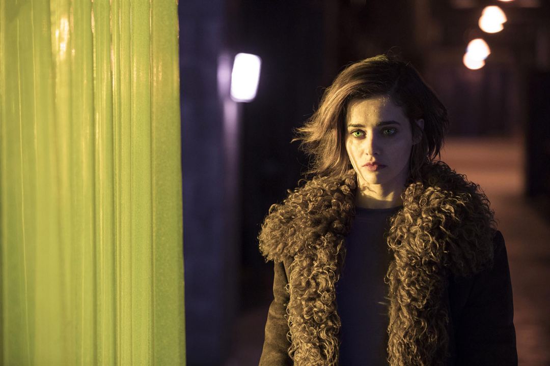 Humans : Foto Holly Earl