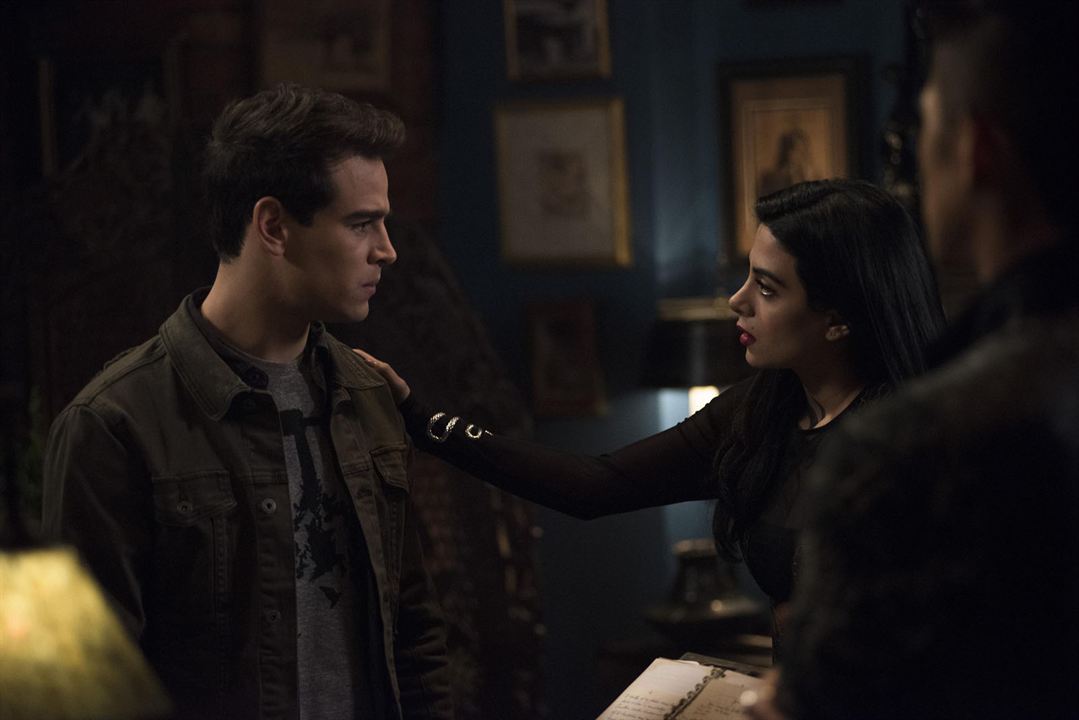 Shadowhunters : Foto Emeraude Toubia, Alberto Rosende