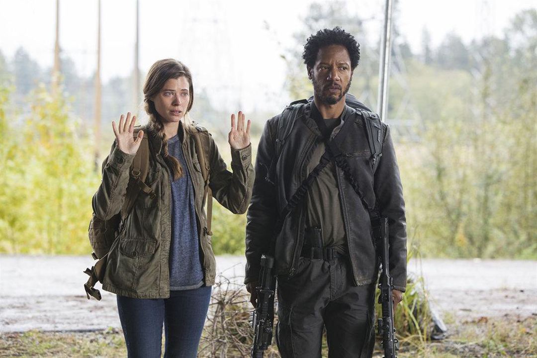 Colony : Foto Tory Kittles, Peyton List (I)