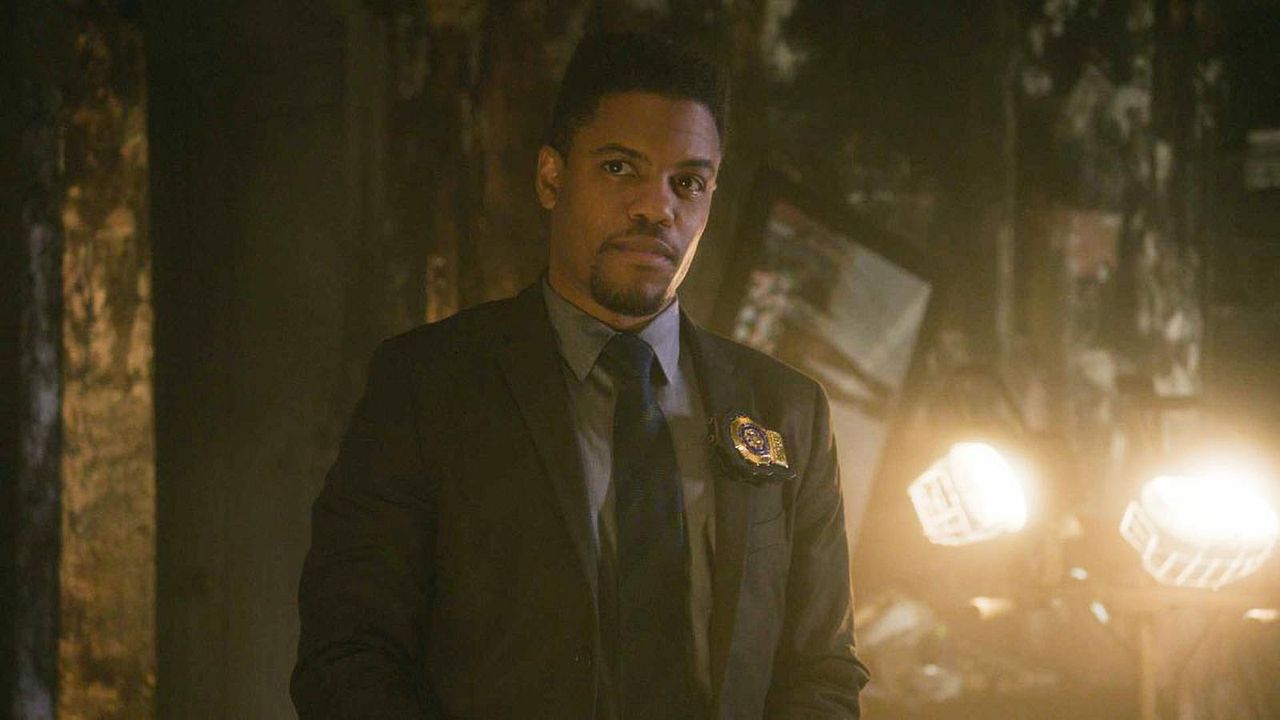 Elementary : Foto Jon Michael Hill