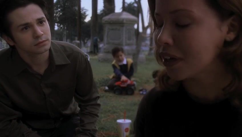 A dos metros bajo tierra : Foto