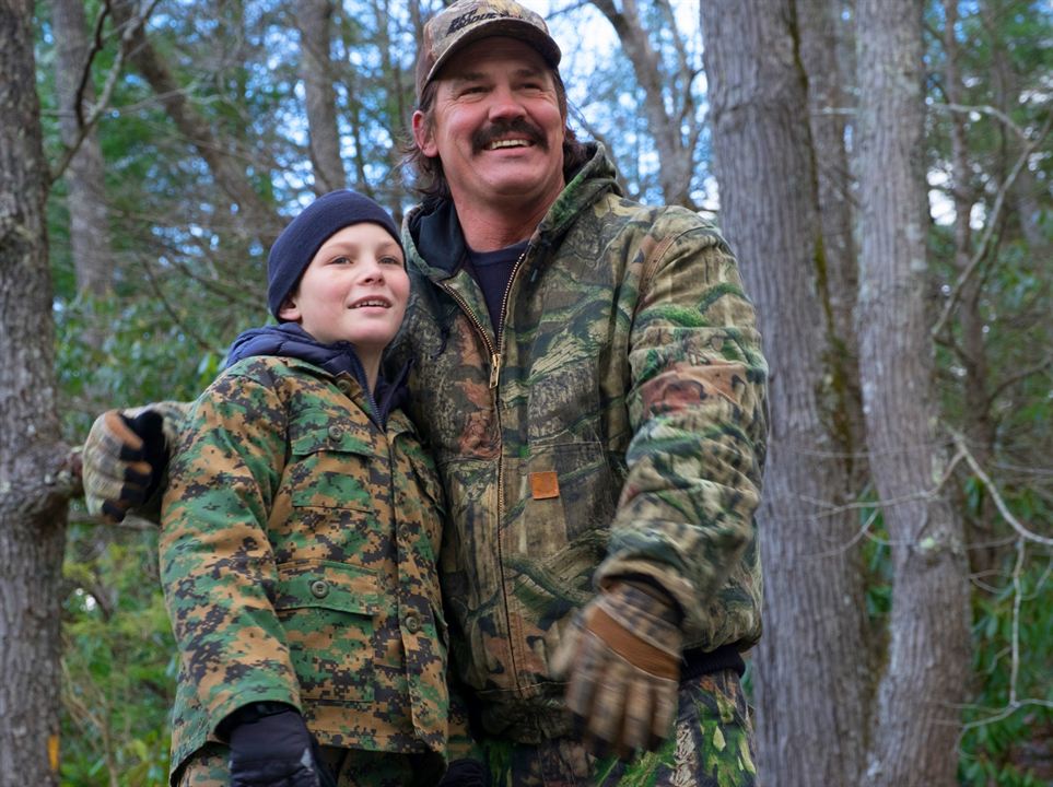 De caza con papá : Foto Josh Brolin, Montana Jordan