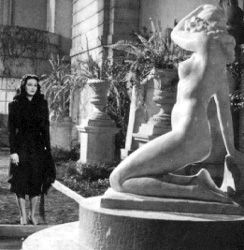 La diosa arrodillada : Foto