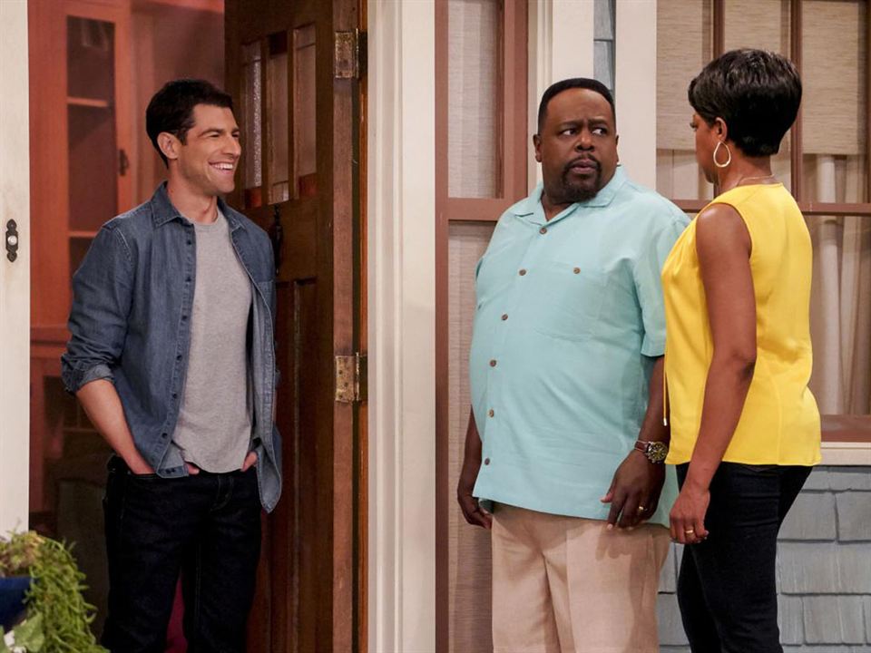 The Neighborhood : Foto Max Greenfield, Cedric The Entertainer