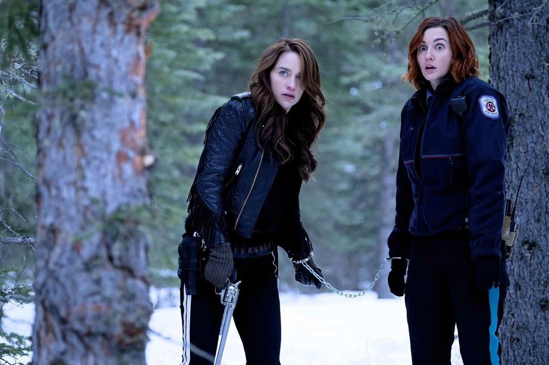 Wynonna Earp : Foto Melanie Scrofano, Katherine Barrell