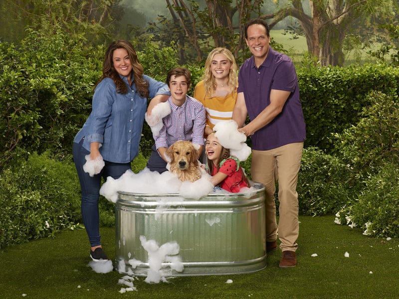 Foto Daniel DiMaggio, Katy Mixon, Julia Butters, Meg Donnelly, Diedrich Bader