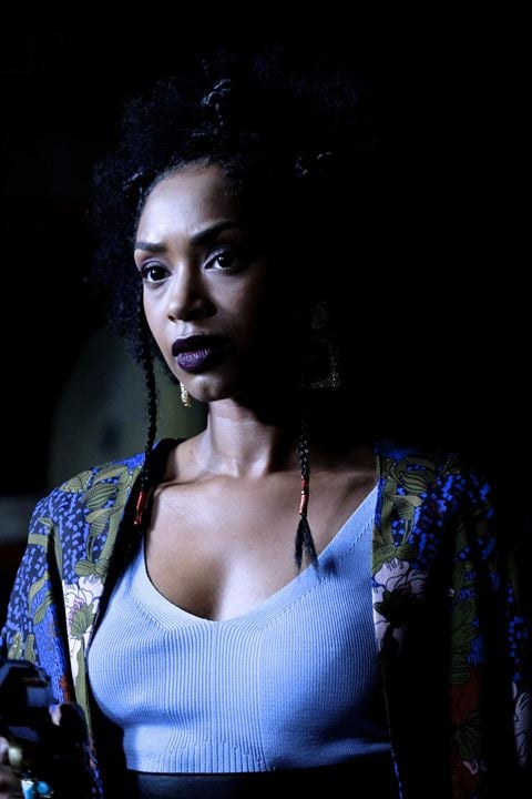 Wynonna Earp : Foto Chantel Riley